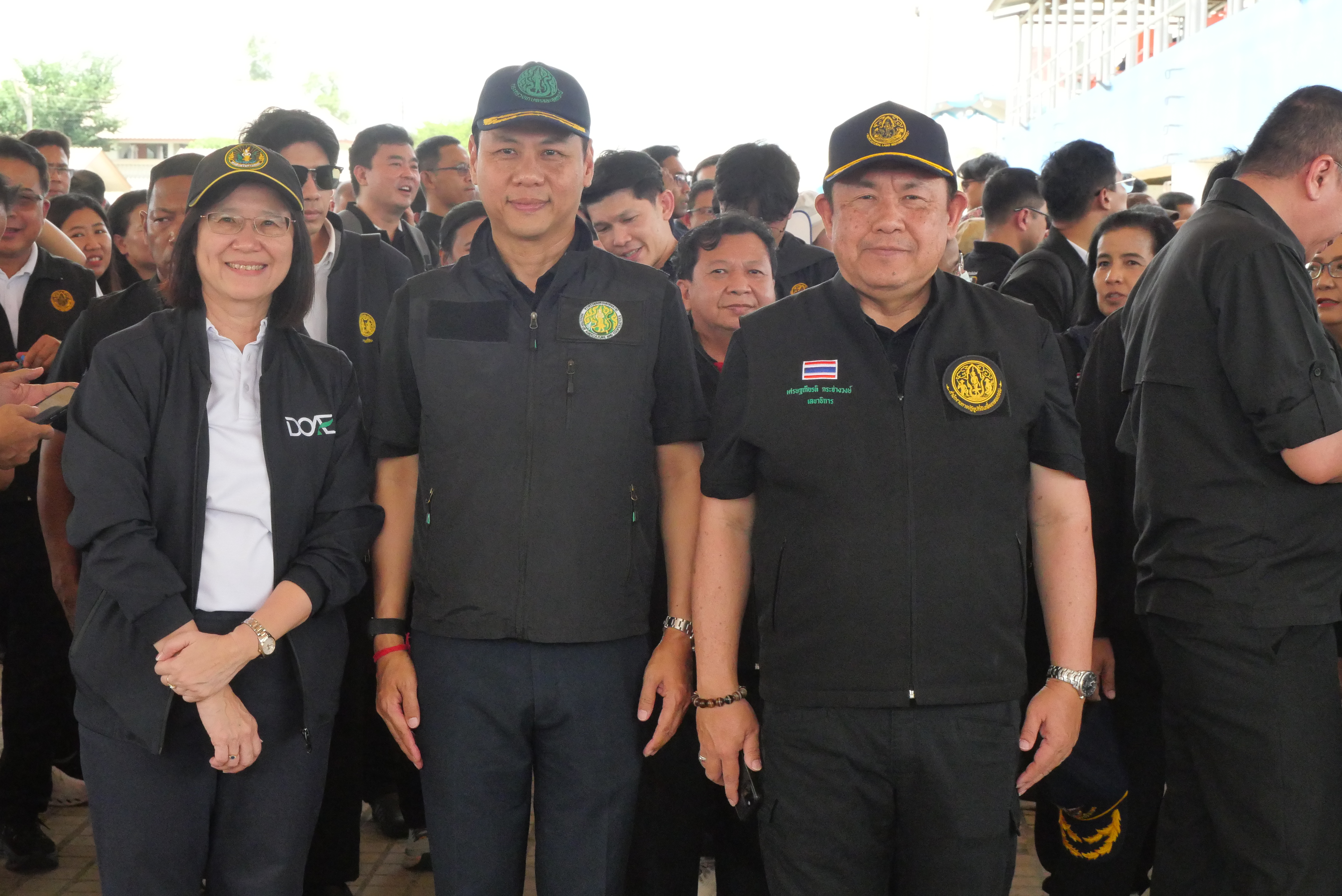 title - เลขาธิการ ส.ป.ก. พร้อมคณะ ร่วมลงพื้นที่กับคณะนายกรัฐมนตรี ติดตามการบริหารจัดการน้ำ เพิ่มศักยภาพระบายน้ำ ลดเสี่ยงน้ำท่วมหาดใหญ่ 